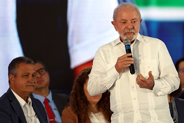 Cerimônia de inauguração de instituições de ensino